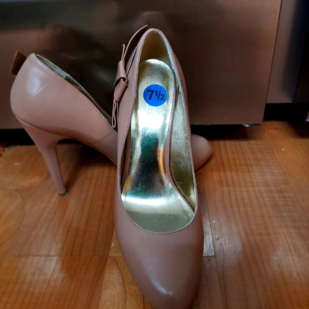 Nude Shoe 7.5